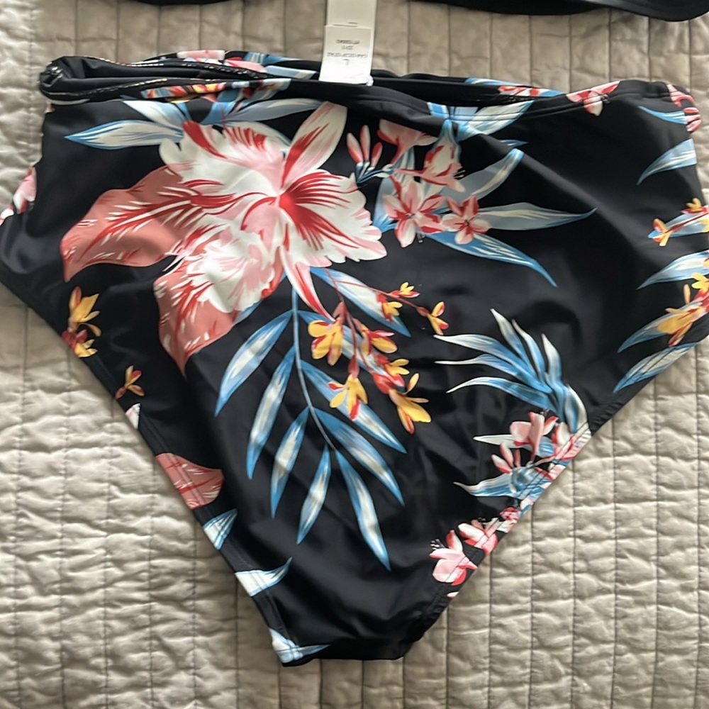 Brand new - never worn - Cupshe high waisted bikini - Picture 8 of 9